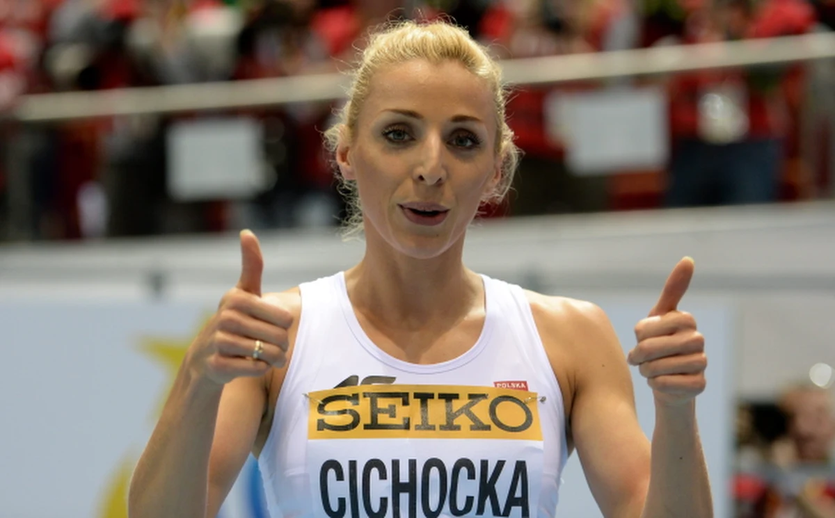 Angelika Cichocka awansowała do niedzielnego finału 15. halowych lekkoatletycznych mistrzostw globu w Sopocie. Osiągnęła najlepszy w tym roku wynikiem na świecie w biegu na 800 m - 2.00,37. 