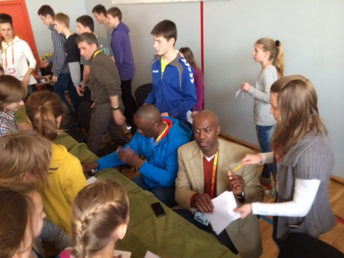 W Sopocie lekkoatleci już walczą o medale Halowych Mistrzostw Świata. A w szkołach uczniów odwiedzają dawni mistrzowie, którzy dziś są ambasadorami IAAF - Międzynarodowego Stowarzyszenia Federacji Lekkoatletycznych. W sportowym gimnazjum było aż 3 złotych medalistów igrzysk w Atlancie i mistrzyni olimpijska z Pekinu.