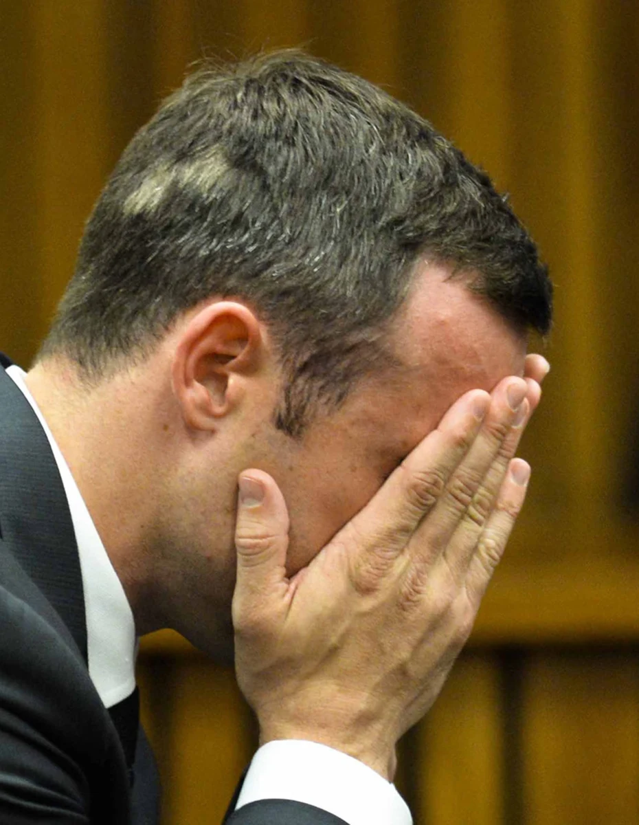 Była dziewczyna oskarżonego o zabójstwo z premedytacją Oscara Pistoriusa, zeznała, że - gdy byli razem - niepełnosprawny lekkoatleta z RPA nie rozstawał się z bronią. Jak dodała, paraolimpijczyk zdradził ją z Reevą Steenkamp, którą zastrzelił w ubiegłym roku. 