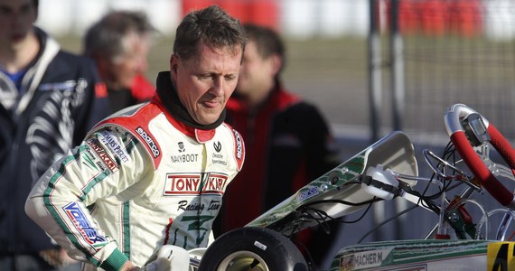 Prawie 70 dni od wypadku na nartach były kierowca Formuły 1 Michaela Schumachera nadal znajduje się w fazie wybudzania ze śpiączki farmakologicznej - poinformowała menedżerka siedmiokrotnego mistrza świata Sabine Kehm. Włoska "Gazzetta dello Sport" w dzisiejszym wydaniu pisze, że Schumacher rozpoczął samodzielnie oddychać. 