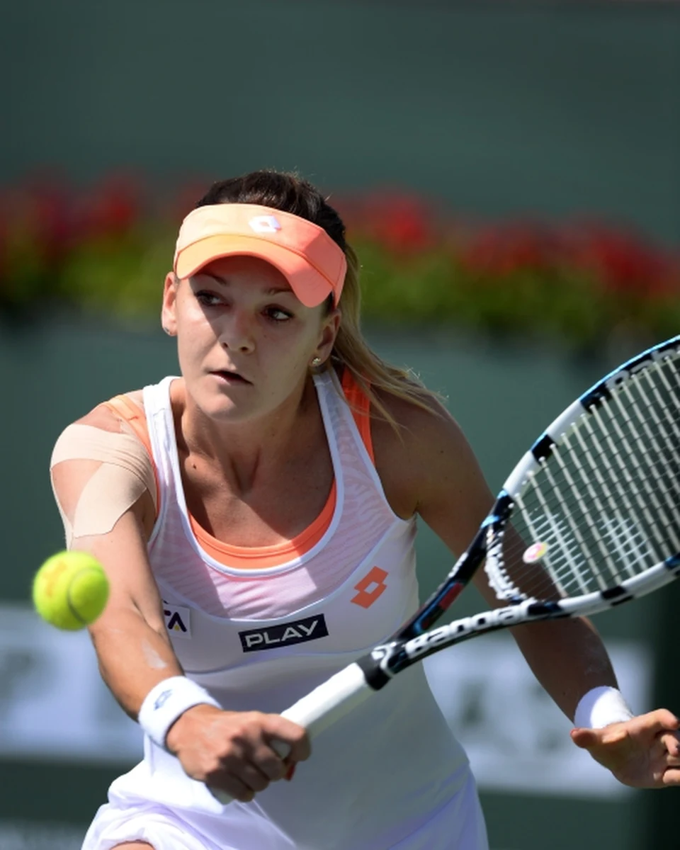 Rozstawiona z numerem drugim Agnieszka Radwańska wygrała z Brytyjką Heather Watson 6:4, 6:3 w drugiej rundzie tenisowego turnieju WTA Tour na twardych kortach w amerykańskim Indian Wells. Kolejną przeciwniczką Polki będzie Rosjanka Jelena Wiesnina lub Niemka Annika Beck.