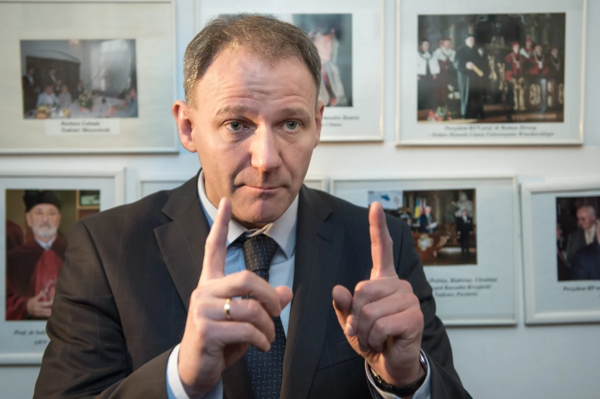 Po awanturze na lotnisku we Frankfurcie, przewodniczący dolnośląskiej PO Jacek Protasiewicz nie wystartuje w wyborach do Parlamentu Europejskiego. Polityk poinformował o tym przed zarządem regionu partii. 