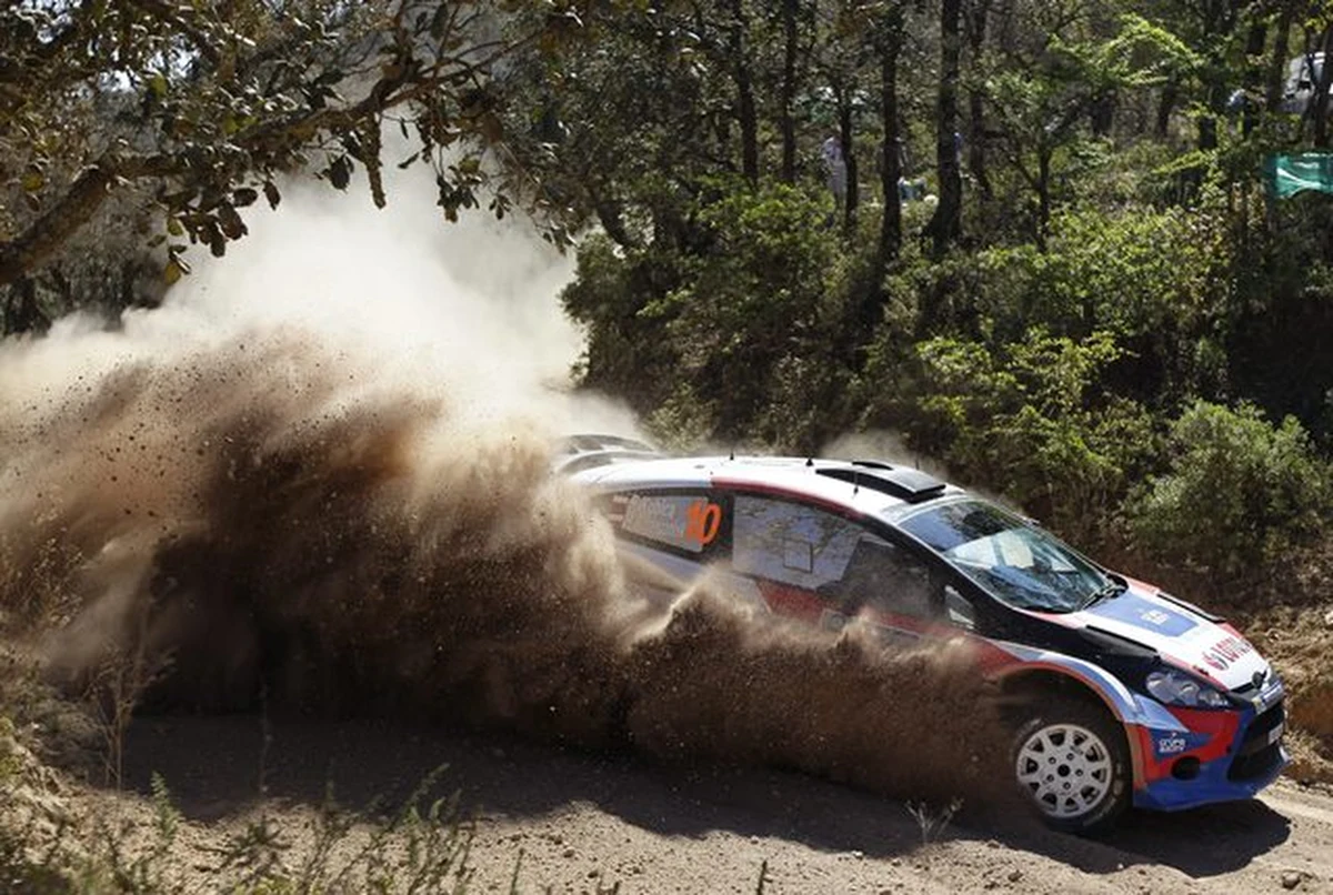 Robert Kubica z pilotem Maciejem Szczepaniakiem (Ford Fiesta WRC) wypadli z trasy na 13. odcinku specjalnym Rajdu Meksyku, trzeciej rundy mistrzostw świata. Według pierwszych informacji, załodze nic się nie stało.