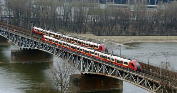 Od dziś obowiązuje nowy rozkład jazdy pociągów. Pasażerów niemal w całej Polsce czekają utrudnienia. Wszystko przez remonty na torach, przez które trzeba było zmienić godziny i trasy niektórych pociągów.