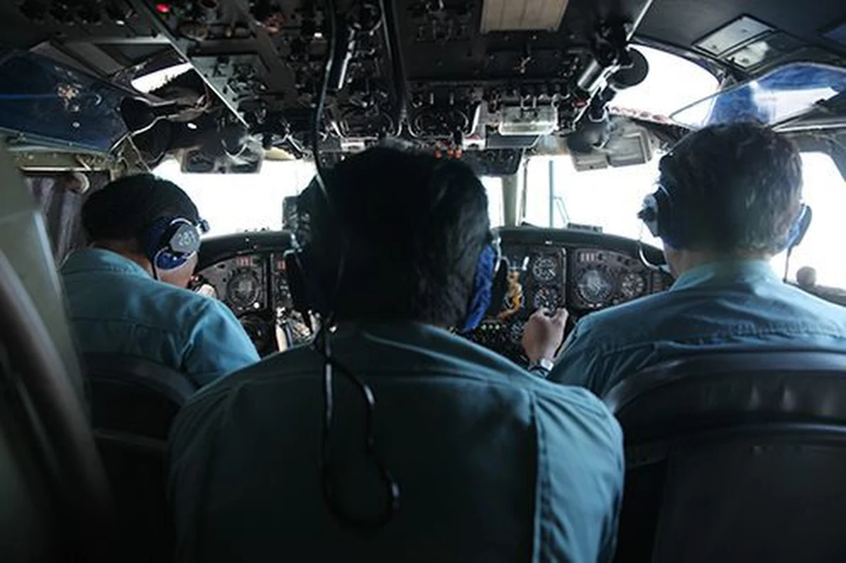 Przedstawiciele malezyjskich linii lotniczych przyznały, że poinformowały rodziny chińskich pasażerów Boeinga 777, aby przygotowali się na najgorsze. Kilka godzin temu poinformowano, że wojskowy radar wykazał, że zaginiony samolot, krótko po starcie ze stolicy Malezji Kuala Lumpur, mógł zawrócić na swojej trasie do Pekinu. Władze badają hipotezę o zamachu terrorystycznym. 