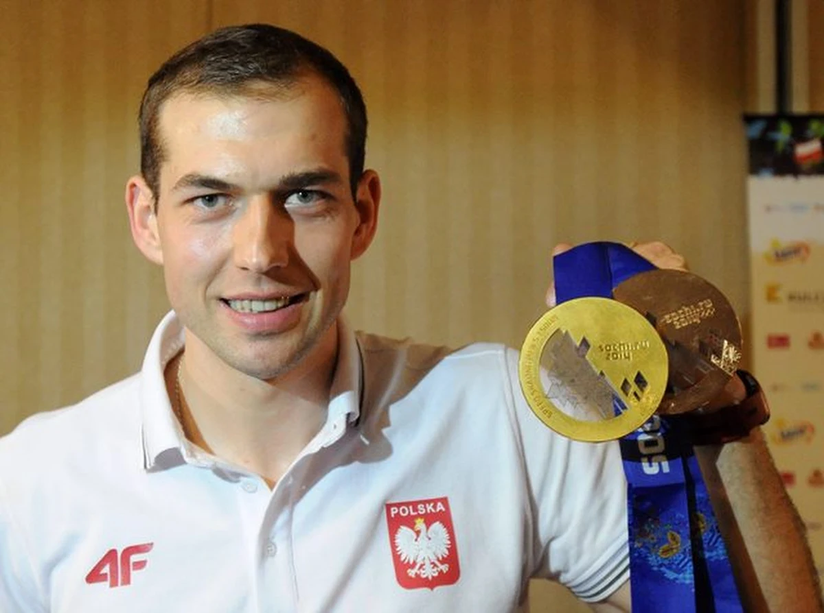 Mistrz olimpijski w łyżwiarstwie szybkim na 1500 m Zbigniew Bródka zajął piąte miejsce na swoim koronnym dystansie w zawodach Pucharu Świata w Inzell. Wygrał Amerykanin Brian Hansen przed Kanadyjczykiem Dennym Morrisonem i Holendrem Koenem Verweijem.