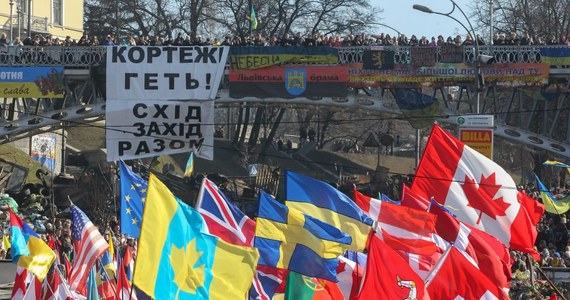 Kilkuset cudzoziemców, w tym mieszkający w Kijowie Polacy, przeszło w niedzielę ulicami ukraińskiej stolicy ze swoimi flagami narodowymi w międzynarodowym marszu na rzecz jedności Ukrainy.