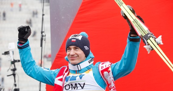 Kamil Stoch po niedzielnym konkursie w Oslo wyprzedził Słoweńca Petera Prevca na czele listy najlepiej zarabiających w Pucharze Świata skoczków narciarskich. Na konto Polaka do tej pory trafiło w tym sezonie 132 000 franków szwajcarskich, tj. ok. 454 tys. zł. 