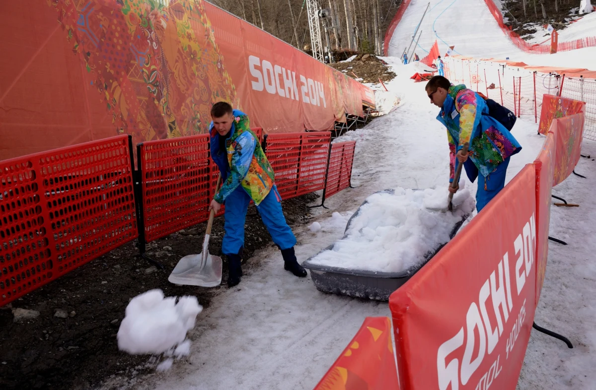 Z uwagi na wysoką temperaturę - około 14-16 stopni na plusie - w Soczi panują coraz trudniejsze warunki do rywalizacji w igrzyskach paraolimpijskich. Wielu zawodników boi się wypadków, których zdarzyło się już kilkanaście. 