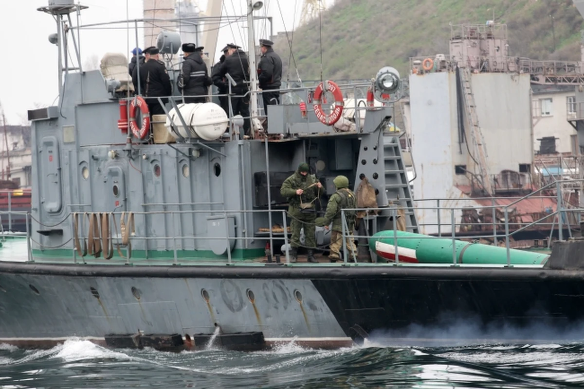 Żołnierze rosyjscy otworzyli ogień w czasie zajmowania siedziby batalionu transportu samochodowego Marynarki Wojennej Ukrainy pod Bachczysarajem na Krymie. Nikt nie został ranny - podała agencja Interfax-Ukraina. 