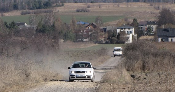 Zarządca drogi zajmie się oznaczeniem objazdu w Chruszczobrodzie w Śląskiem - to efekt interwencji RMF FM w tej sprawie. Drogę zamknięto z powodu remontu wiaduktu i kierowcy ciągle się tam gubią. 
