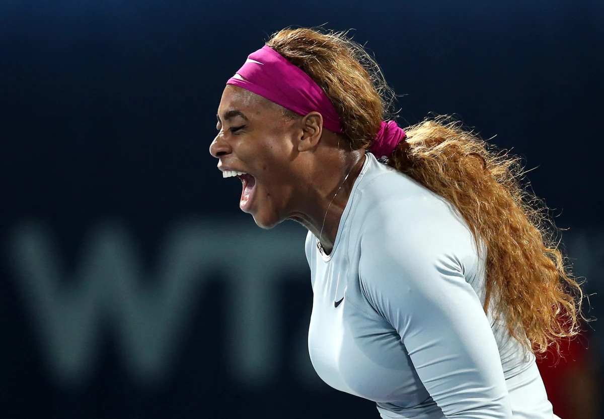 ​Justyna Kowalczyk kontuzji pęknięcia stopy nabawiła się uderzając nią o nogę od stołu, a przynajmniej tak powiedziała we wczorajszym wywiadzie w programie "Tomasz Lis na żywo". Te słowa sprowokowały nas do przypomnienia najsłynniejszych nietypowych kontuzji sportowców. Na liście powodów urazów są rozbity flakonik z perfumami, pilot od telewizora, zapomniany już nieco GameBoy, ale także tak prozaiczna czynność jak wydmuchiwanie nosa.