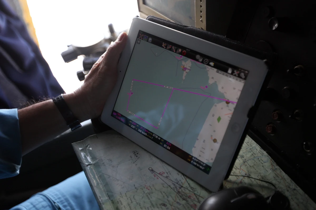 ​Malezyjska armia wyśledziła na radarze zaginiony samolot Boeing 777 tamtejszych linii lotniczych - donosi agencja Reutera. Natrafiła na niego w Cieśninie Malakka, która oddziela Półwysep Malajski do Sumatry. Maszyna z 239 osobami na pokładzie zaginęła w sobotę.