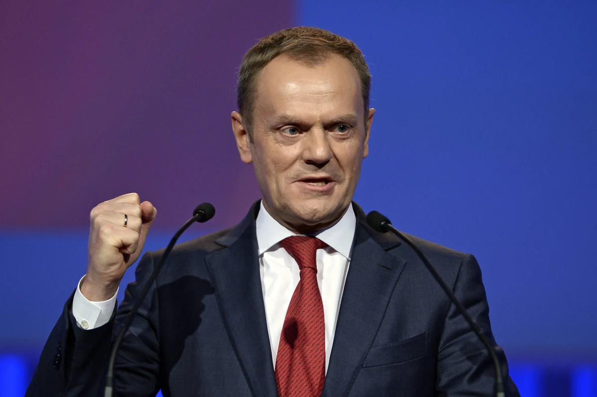 "W przyszłym tygodniu prawdopodobnie będziemy gotowi, żeby zaprezentować projekty rozwiązań, które skrócić mają kolejki do lekarzy specjalistów" - powiedział Donald Tusk. Jak dodał, w piątek będzie na ten temat  rozmawiał z ministrem zdrowia.