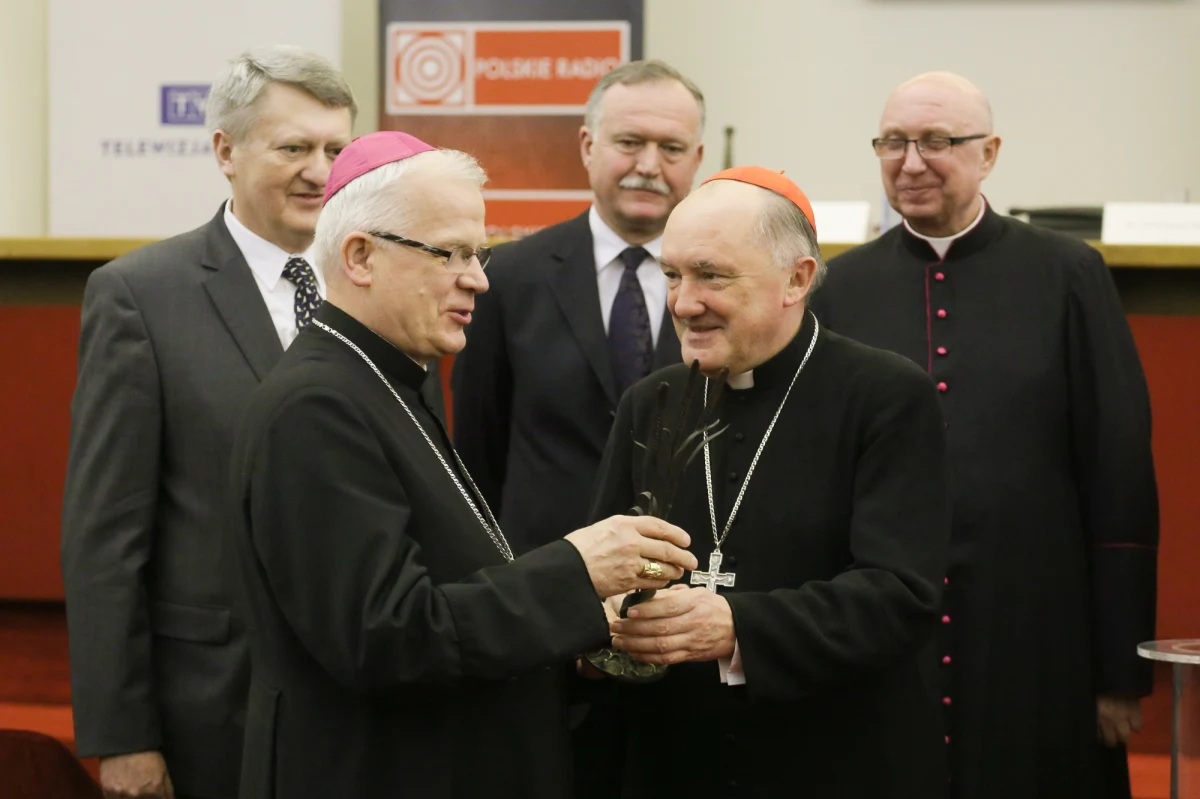 Episkopat Polski ma dzisiaj wybrać nowego przewodniczącego konferencji. Zastąpi on sprawującego tę funkcję od 10 lat arcybiskupa Józefa Michalika. Wybory są tajne. Decyduje większość głosów. Wśród najpoważniejszych kandydatów wymienia się m.in. metropolitę warszawskiego kardynała Kazimierza Nycza, metropolitę lubelskiego arcybiskupa Stanisława Budzika i metropolitę poznańskiego arcybiskupa Stanisława Gądeckiego.