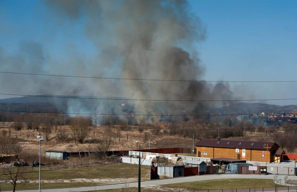 Ugaszono pożar traw w okolicach III Kampusu Uniwersyteckiego na krakowskim Ruczaju. Wszystko wskazuje na to, że było to podpalenie. 