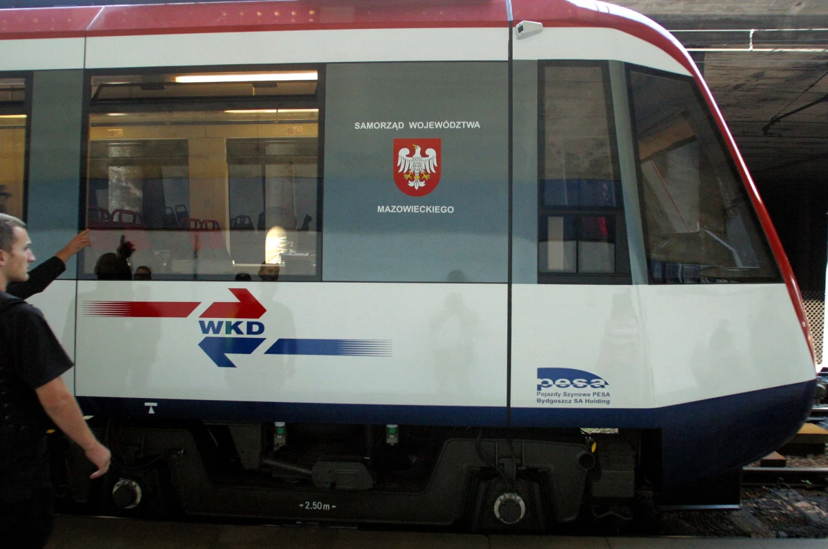 ​Maszynista pociągu Warszawskiej Kolei Dojazdowej (WKD), który rano na stacji Opacz pod Warszawą potrącił kobietę, był pijany. Miał w organizmie 0,8 promila alkoholu. Poszkodowana trafiła do szpitala.