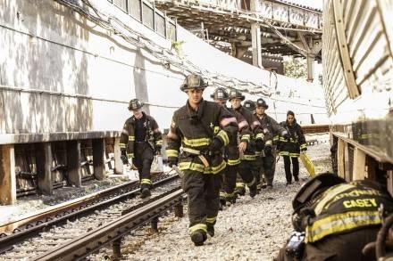 Zdjęcie ilustracyjne Chicago Fire odcinek 7 "Bez żalu"