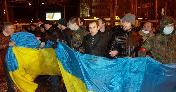 Jedna osoba zginęła w czwartek w rezultacie napaści uczestników prorosyjskiego wiecu w centrum Doniecka na manifestantów na rzecz jedności Ukrainy - poinformowała gazeta internetowa "Nowosti Donbasa".