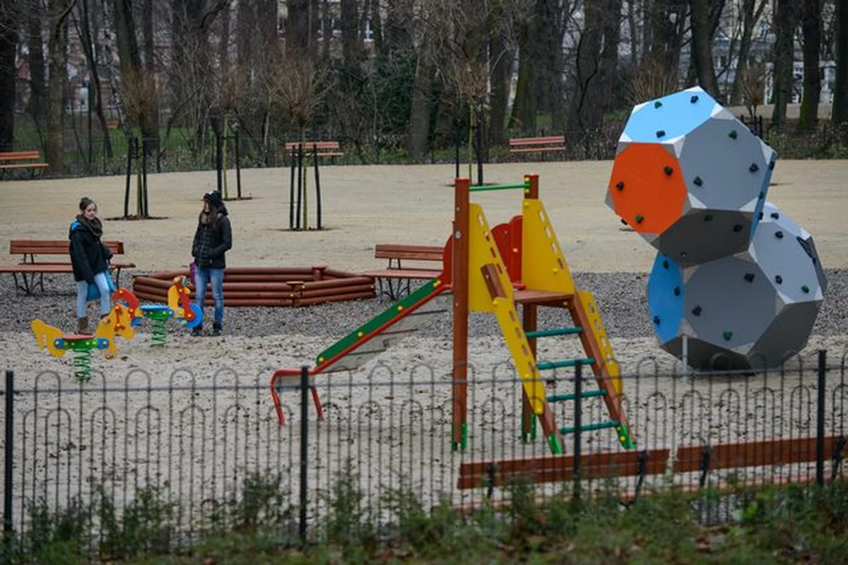 Nawet co trzeciemu dziecku urodzonemu w pierwszej połowie 2008 r. rodzice próbują odroczyć obowiązek szkolny - ustalił "Fakt". Dziennik opisuje najpopularniejsze sposoby rodziców.