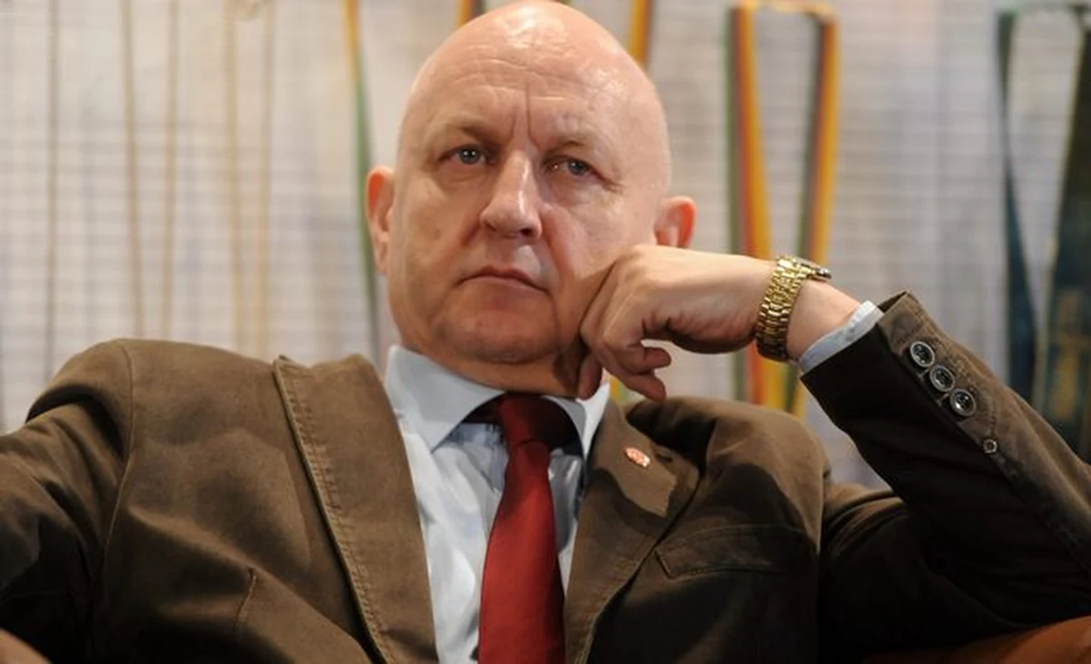 Prezes Polskiego Związku Hokeja na Lodzie Piotr Hałasik złożył rezygnację. "Uznałem, że dalsze pełnienie tej funkcji - wobec braku akceptacji części środowiska hokejowego dla mojej osoby, a także nasilającej się krytyki działań Związku pod moim kierownictwem - może być przeszkodą dalszego rozwoju polskiego hokeja" - napisał w oświadczeniu opublikowanym na oficjalnej stronie Związku.