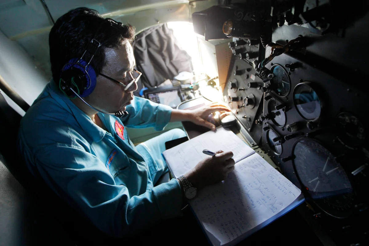 Dane z radarów wojskowych sugerują, że zaginiony samolot linii Malaysia Airlines obrał celowo kierunek nad Półwyspem Malajskim ku archipelagowi Andamanów - powiedziały źródła zaznajomione ze śledztwem, cytowane przez agencję Reutera. Boeing 777 wyleciał do Pekinu ze stolicy Malezji Kuala Lumpur w sobotę. Godzinę po starcie zniknął z cywilnych radarów nad Morzem Południowochińskim między Malezją a Wietnamem. Na pokładzie było 239 osób.