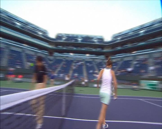 Rozstawiona z numerem drugim Agnieszka Radwańska pokonała Rumunkę Simonę Halep (6.) 6:3, 6:4 w półfinale turnieju WTA Tour na twardych kortach w Indian Wells