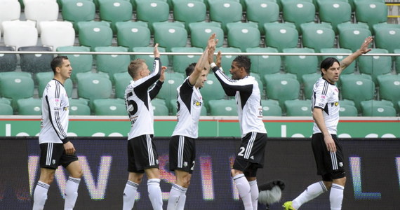 Legia Warszawa prowadziła po pierwszej połowie 2:0, ale ostatecznie tylko zremisowała 2:2 z krakowską Wisłą w meczu 26. Kolejki piłkarskiej Ekstraklasy. Mecz odbył się bez udziału publiczności. 