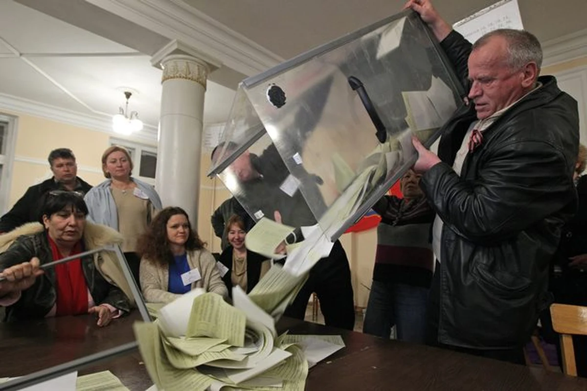 "Podczas niedzielnego referendum ws. przyłączenia Krymu do Rosji, nieuznawanego przez władze ukraińskie, doszło do nieprawidłowości" - informuje w poniedziałek organizacja społeczna Komitet Wyborców Ukrainy.