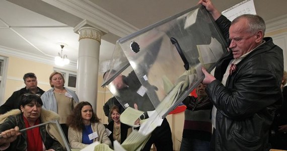 "Podczas niedzielnego referendum ws. przyłączenia Krymu do Rosji, nieuznawanego przez władze ukraińskie, doszło do nieprawidłowości" - informuje w poniedziałek organizacja społeczna Komitet Wyborców Ukrainy.