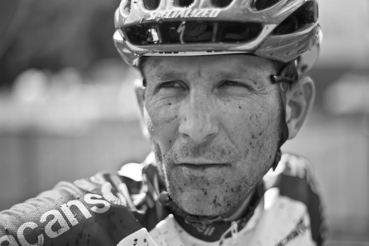 Utytułowany kolarz górski Marek Galiński zginął w wypadku samochodowym, w nocy z niedzieli na poniedziałek w Jędrzejowie w woj. świętokrzyskim. Miał 39 lat. Ostatnio był trenerem kadry Rosji, a wcześniej prowadził reprezentację Polski. 