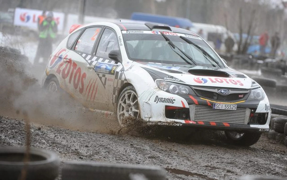 Czterokrotny mistrz Polski Kajetan Kajetanowicz pod koniec marca wystartuje w 60. Rajdzie Akropolu, który w tym roku będzie trzecią rundą mistrzostw Europy. Kajetanowicz z pilotem Jarosławem Baranem pojadą Fordem Fiestą R5. Takim samochodem wygrali we wrześniu ubiegłego roku Rajd Polski w Mikołajkach. 
