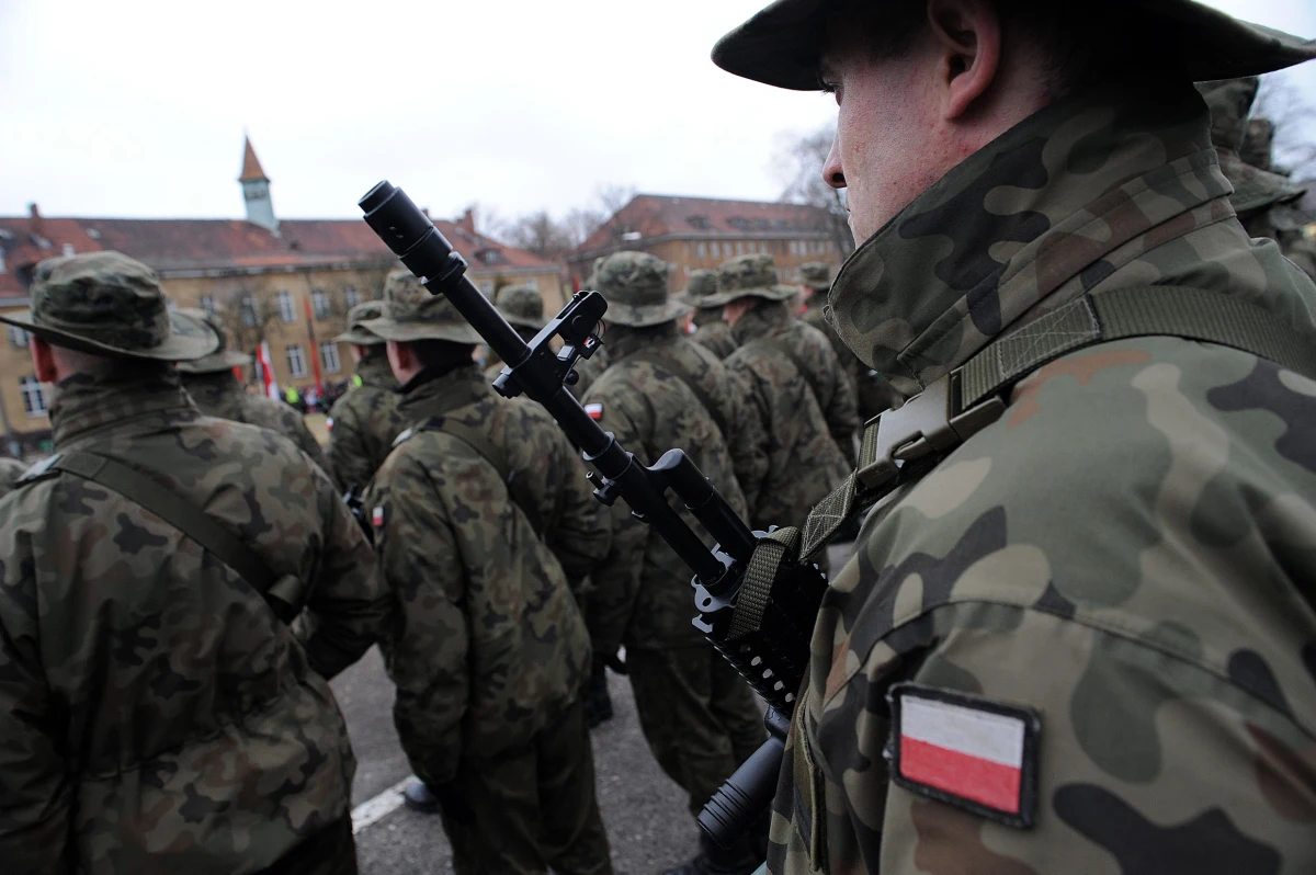 ​Najwcześniej po 2015 roku może powstać wspólna polsko-litewsko-ukraińska brygada - dowiedział się reporter RMF FM Krzysztof Zasada. Jutro podczas spotkania ministrów obrony narodowej Polski i Litwy w Białymstoku ma być omawiana sprawa utworzenia tej grupy wojskowej.
