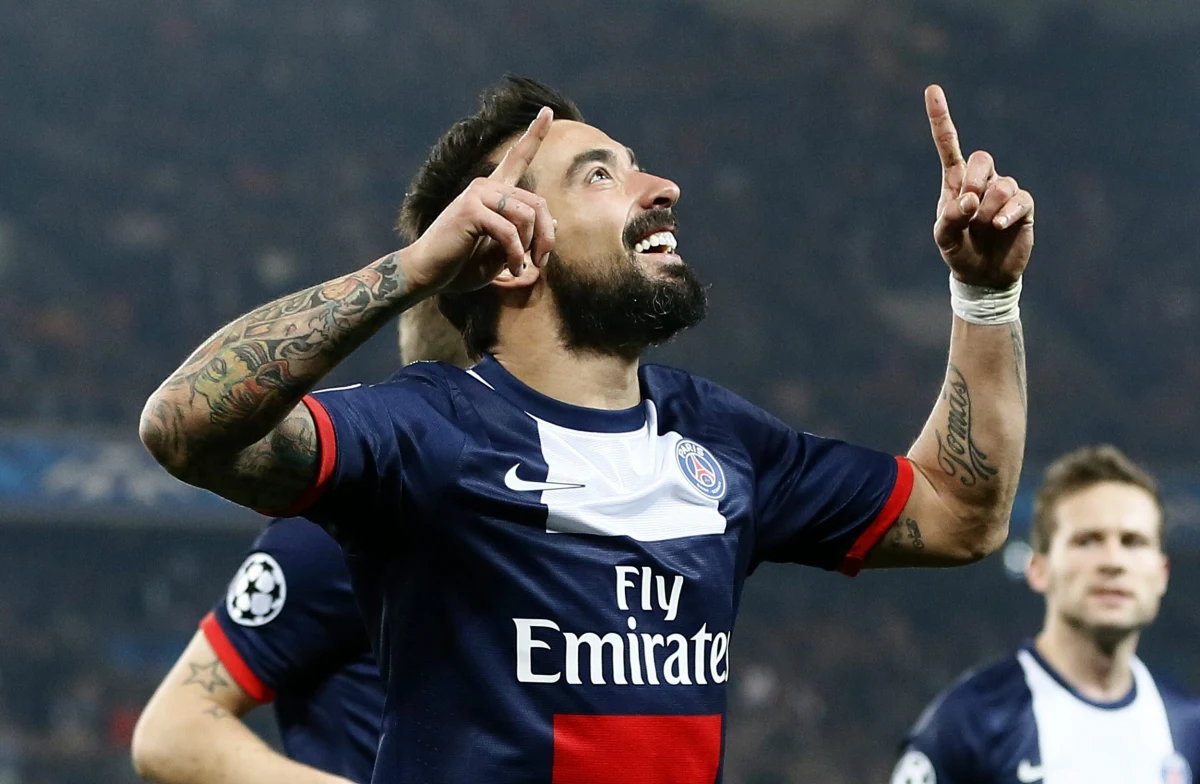 Każdy z piłkarzy Paris Saint-Germain otrzyma milion euro premii za wygranie Ligi Mistrzów - poinformował dziennik "L'Equipe". Byłaby to pierwsza tak wysoka nagroda w historii futbolu. Na razie ekipa mistrzów Francji zapewniła sobie awans do ćwierćfinału rozgrywek.