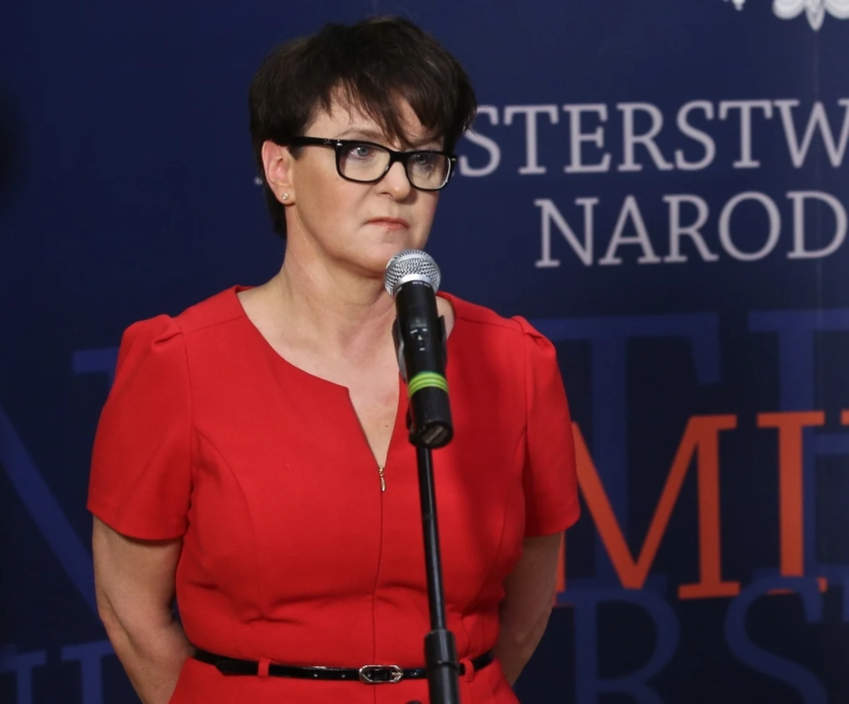 "Tutaj nie chodzi o wizerunek, tylko o trwałą zmianę na rynku podręczników" – powiedziała minister edukacji Joanna Kluzik-Rostkowska na spotkaniu z wydawcami. Domagają się oni stworzenia specjalnej grupu roboczej, która zajęłaby się m.in. dopracowaniem koncepcji rządowej reformy podręczników.