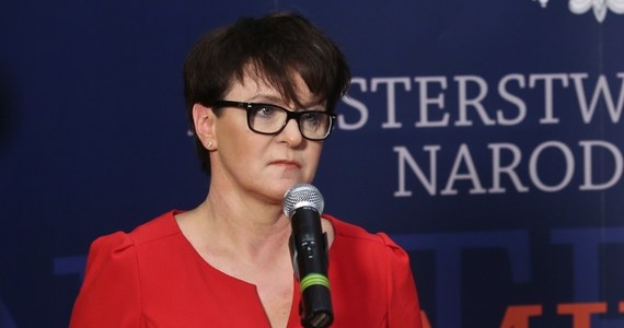 "Tutaj nie chodzi o wizerunek, tylko o trwałą zmianę na rynku podręczników" – powiedziała minister edukacji Joanna Kluzik-Rostkowska na spotkaniu z wydawcami. Domagają się oni stworzenia specjalnej grupu roboczej, która zajęłaby się m.in. dopracowaniem koncepcji rządowej reformy podręczników.