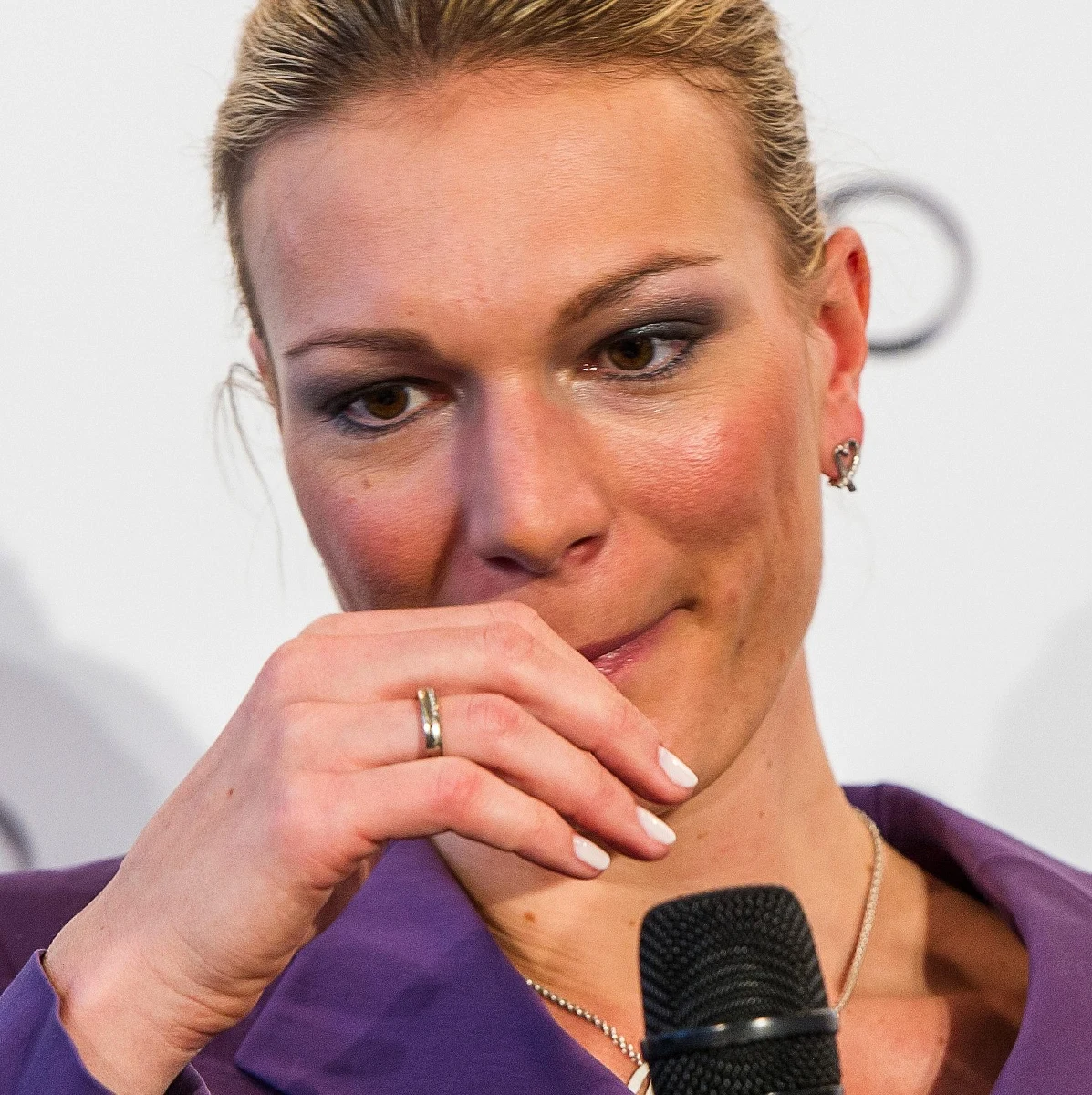 Trzykrotna mistrzyni olimpijska w narciarstwie alpejskim Maria Hoefl-Riesch poinformowała o zakończeniu sportowej kariery. 29-letnia Niemka ogłosiła swą decyzję na spotkaniu z dziennikarzami w Monachium. Jak skomentowała agencja dpa, narciarka "wygrała wszystko, co było do wygrania".