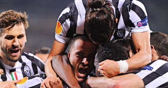 Juventus Turyn wygrał na wyjeździe z Fiorentiną 1:0 po pięknym golu z rzutu wolnego Andrei Pirlo i awansował do ćwierćfinału piłkarskiej Ligi Europejskiej. W innej ciekawej parze 1/8 finału FC Porto okazało się lepsze od Napoli.