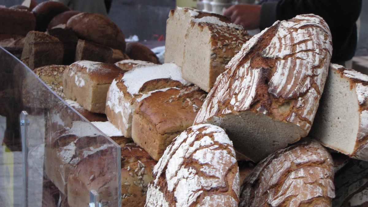 Degustacją i wspólnym pieczeniem zaczął się w Warszawie Festiwal Chlebów Świata. Można zobaczyć i zjeść pieczywo staropolskie, ale też włoską piadę, turecką pitę oraz chleby z Australii i Oceanii czy Bułgarii.