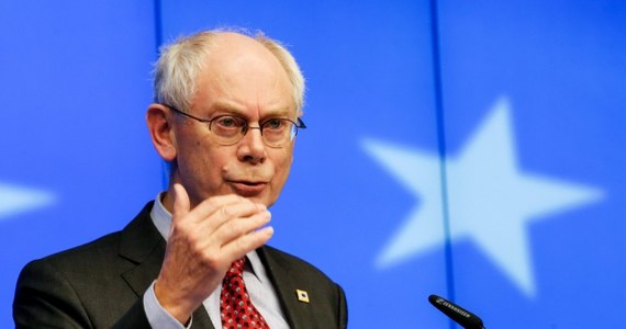 Unia Europejska podejmie konkretne działania, aby ograniczyć swoje uzależnienie od dostaw surowców energetycznych z zewnątrz, szczególnie z Rosji - poinformował szef Rady Europejskiej Herman Van Rompuy po zakończeniu szczytu UE w Brukseli. Według Van Rompuya przywódcy państw unijnych zlecili Komisji Europejskiej przygotowanie planu możliwych działań w sferze współpracy energetycznej, które pomogłyby UE zmniejszyć uzależnienie od importu energii. 