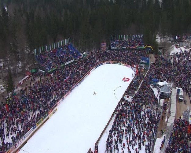 Polacy w składzie: Maciej Kot, Piotr Żyła, Klemens Murańka i Kamil Stoch zajęli drugie miejsce w drużynowym konkursie skoków narciarskich Pucharu Świata w Planicy. Wygrali Austriacy, trzecie miejsce zajęli Norwegowie