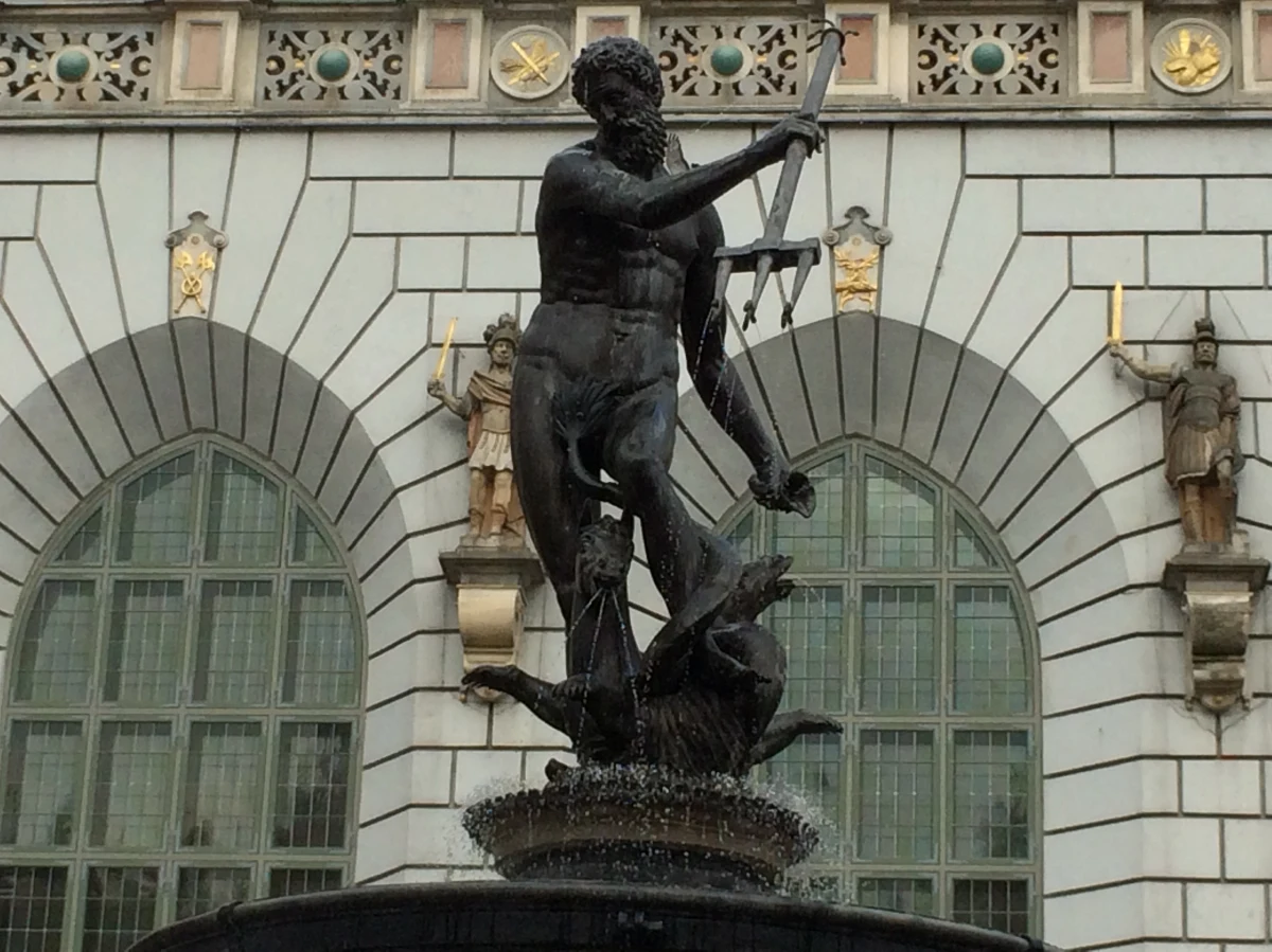 ​Najstarsza z czynnych w Polsce - Fontanna Neptuna w Gdańsku - po zimowej przerwie ponownie działa. Od tego roku ma być uruchamiana zawsze w pierwszą niedzielę wiosny.