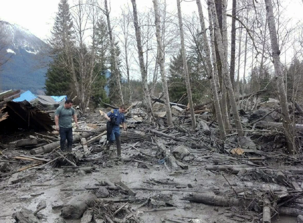 Służby ratunkowe uznały za zaginionych 108 mieszkańców miejscowości Oso w stanie Waszyngton, w północno-zachodniej części USA, na którą z górskiego zbocza zeszła lawina błotna. Zniszczonych zostało kilkadziesiąt budynków. Ratownicy mają nadzieję, że w przysypanych domach mogą się jeszcze znajdować żywi. Do tej pory potwierdzono śmierć ośmiu osób.
