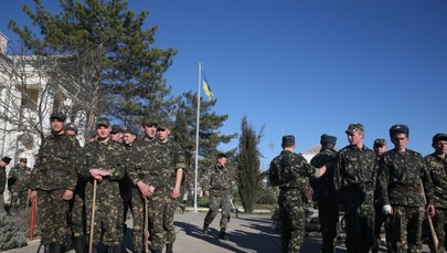 Ukraina wyprowadza wojsko z Krymu, trwa mobilizacja do armii 