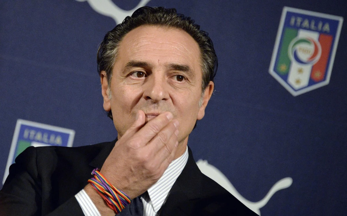 Cesare Prandelli przyjął ofertę przedłużenia kontraktu z reprezentacją Włoch o dwa lata, do mistrzostw Europy w 2016 roku. Szczegóły umowy mają być uzgodnione po tegorocznym mundialu w Brazylii. 