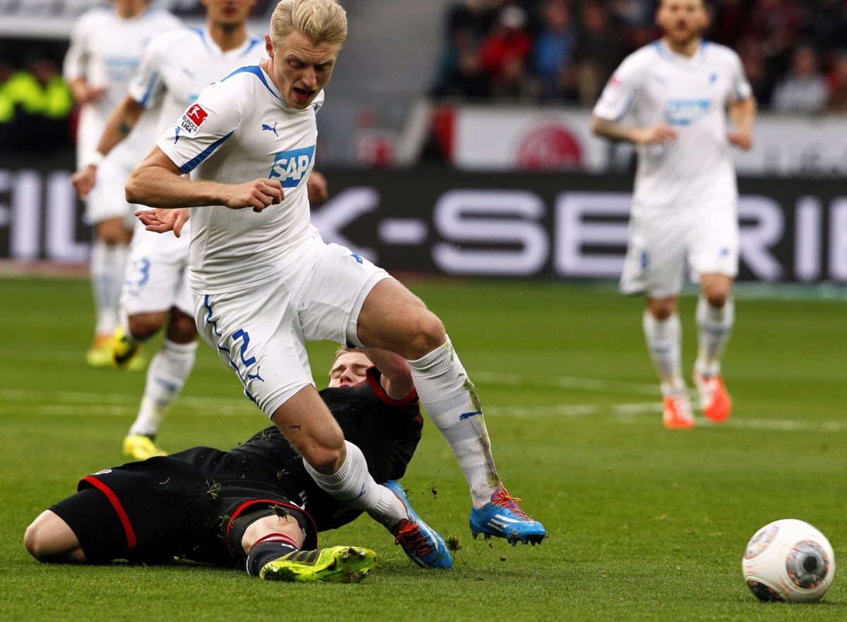 Są takie mecze, które kibice traktują wyjątkowo. Mogą wybaczyć kilka wpadek, ale w tym jednym meczu oczekują zwycięstwa. Tak będzie dziś w Dortmundzie, gdzie Borussia podejmie w derbach Zagłębia Ruhry Schalke Gelsenkirchen. W Berlinie tytuł mistrzowski może zapewnić sobie Bayern Monachium.