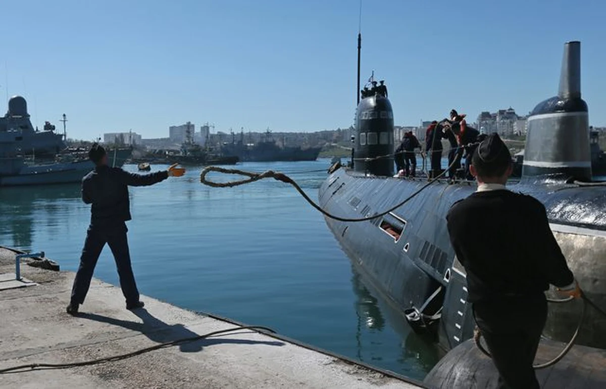 Tylko dziesięć okrętów pozostało marynarce wojennej Ukrainy po zajęciu przez Federację Rosyjską Krymu, gdzie znajdowały się główne siły ukraińskiej floty. W ostatnich tygodniach Rosjanie przejęli aż 51 jednostek pływających dotychczas pod ukraińską banderą.
