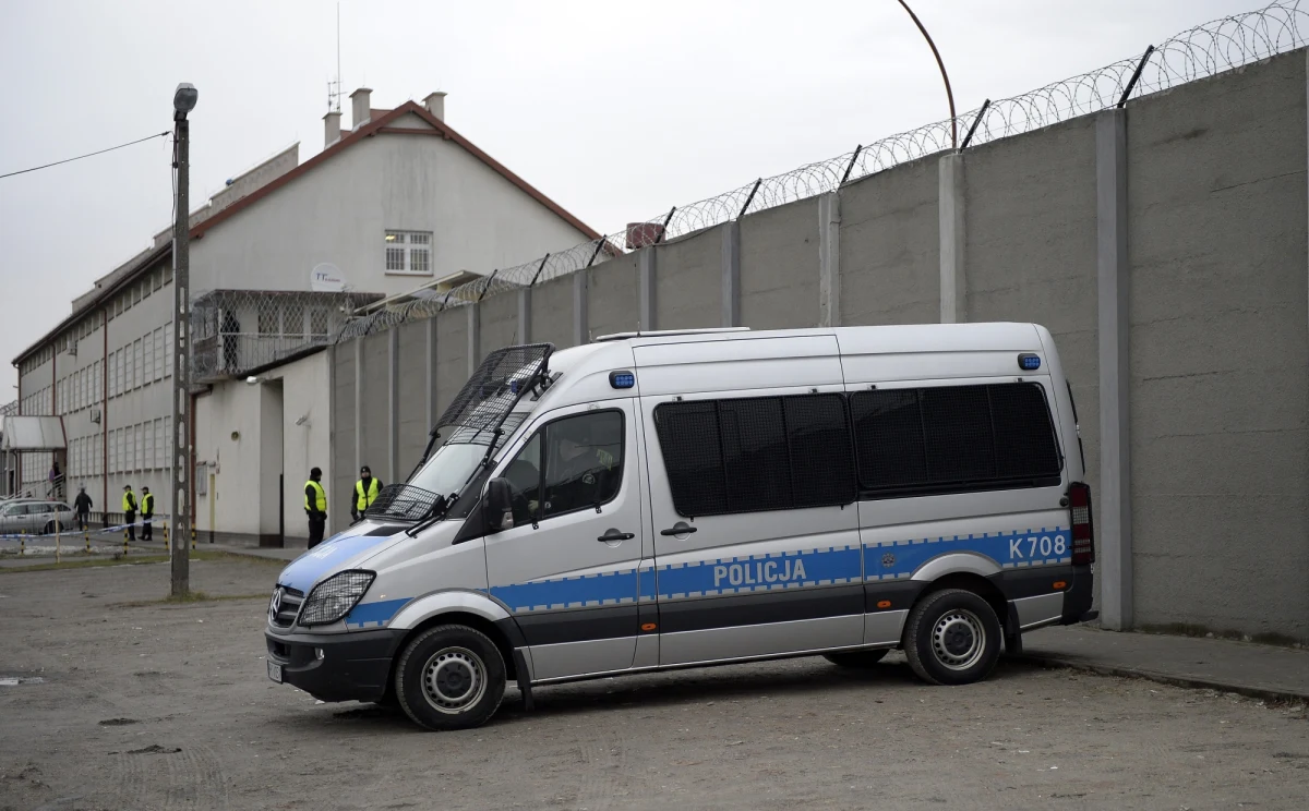 Prokuratorzy z Tarnowa prowadzić będą śledztwo w sprawie podrzucenia podejrzanych zdjęć do celi Mariusza T. Taką decyzję podjęła Prokuratura Apelacyjna w Krakowie. 