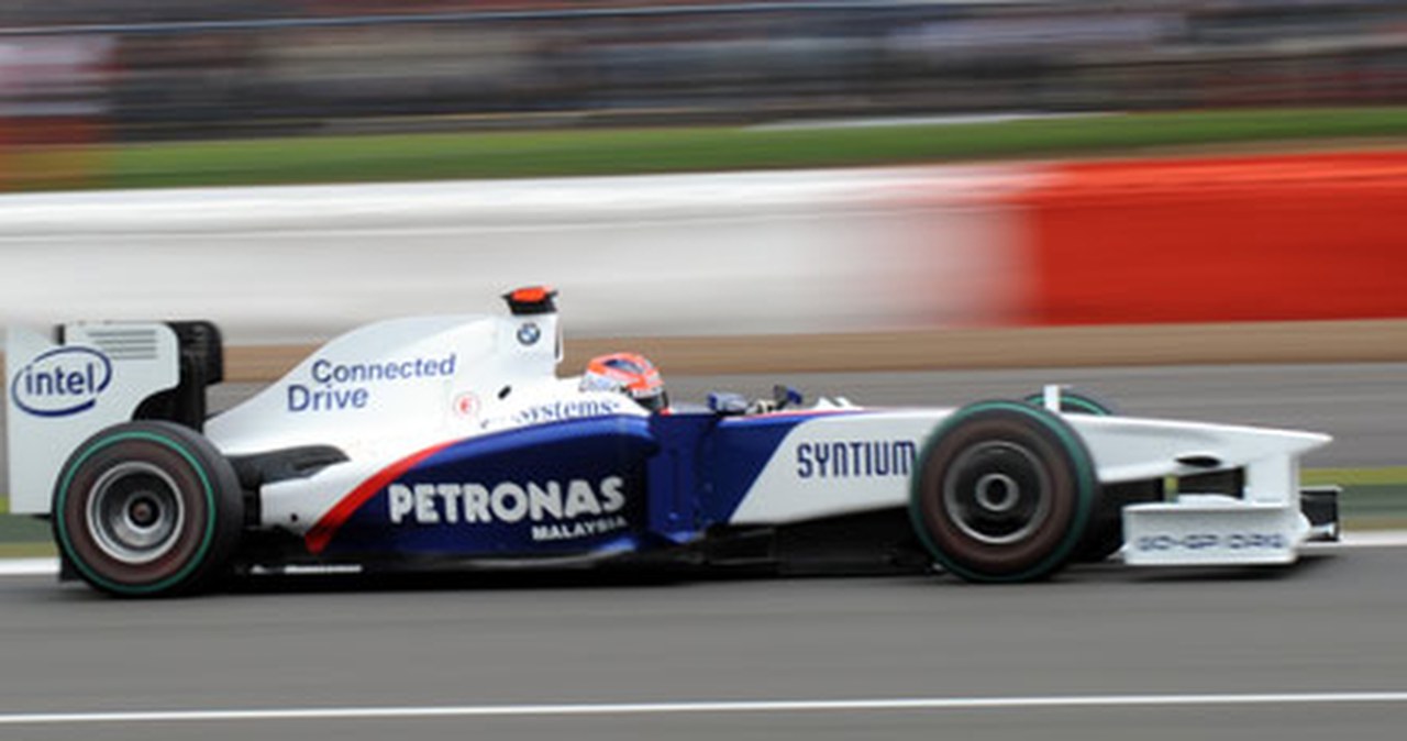 Nuda na Silverstone - Motoryzacja w INTERIA.PL