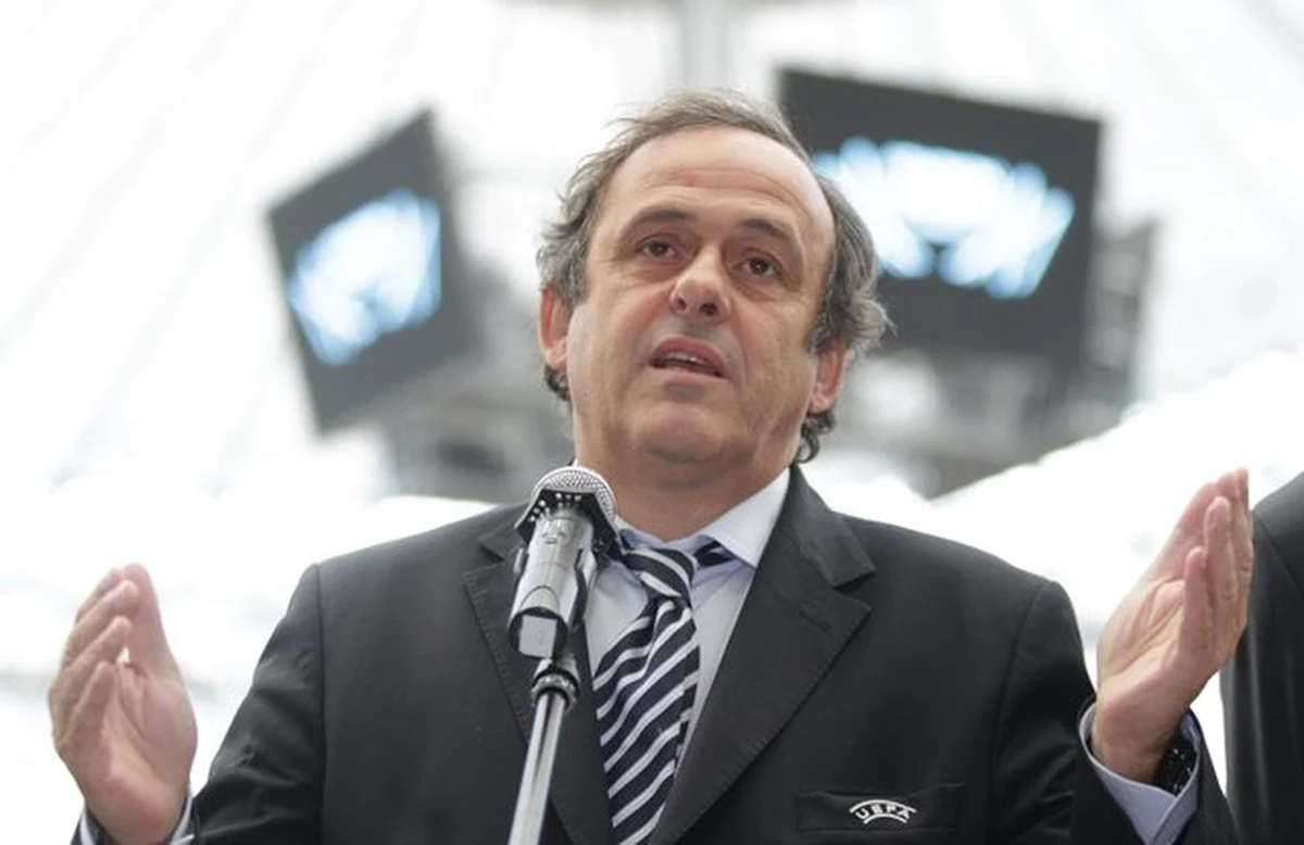 Przewodniczący UEFA Michael Platini w jednym z wywiadów przyznał, że tylko on może rywalizować o stanowisko w FIFA z 78-letnim szwajcarskim działaczem Seppem Blatterem, który piastuje to stanowisko już od 1998 roku.